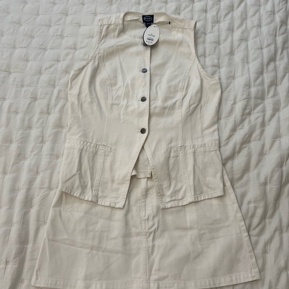 NWT Scoop Vest and Mini Skirt Set Sz L